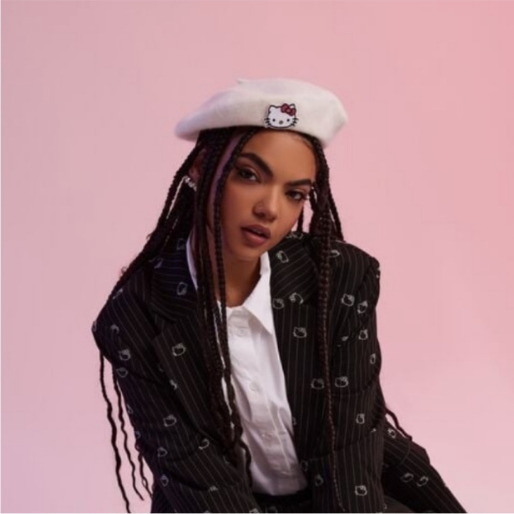 💕 Hello Kitty Patch Beret - White / Multi